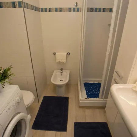 Renove Face Avec Terrasse, Clim, Wifi Et Proche Commodites A - Fr-1-196-167 * Menton