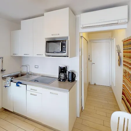 Apartment Renove Face Avec Terrasse, Clim, Wifi Et Proche Commodites A - Fr-1-196-167 *