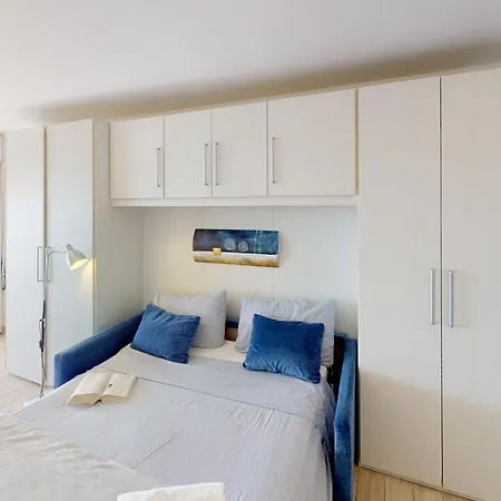 Renove Face Avec Terrasse, Clim, Wifi Et Proche Commodites A - Fr-1-196-167 Menton